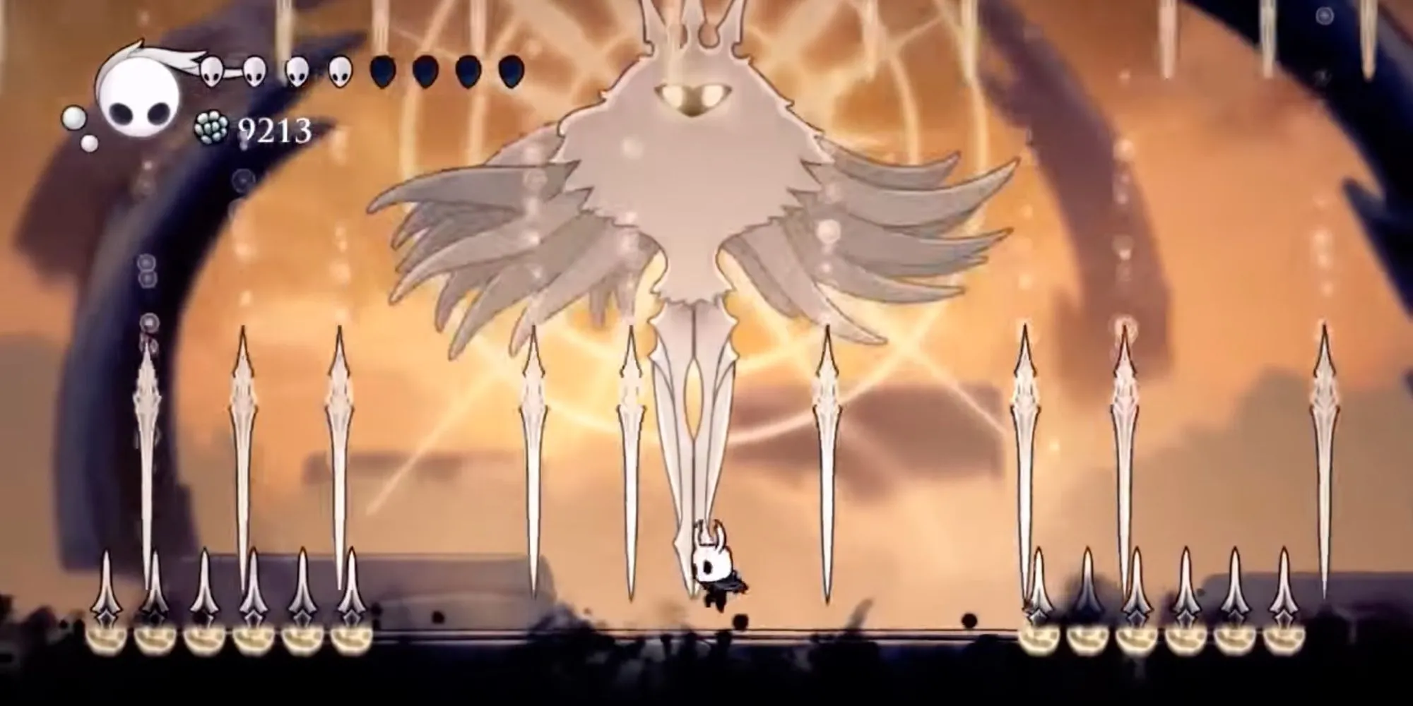 Nhân vật chính Hollow Knight đối đầu với boss cuối Radiance