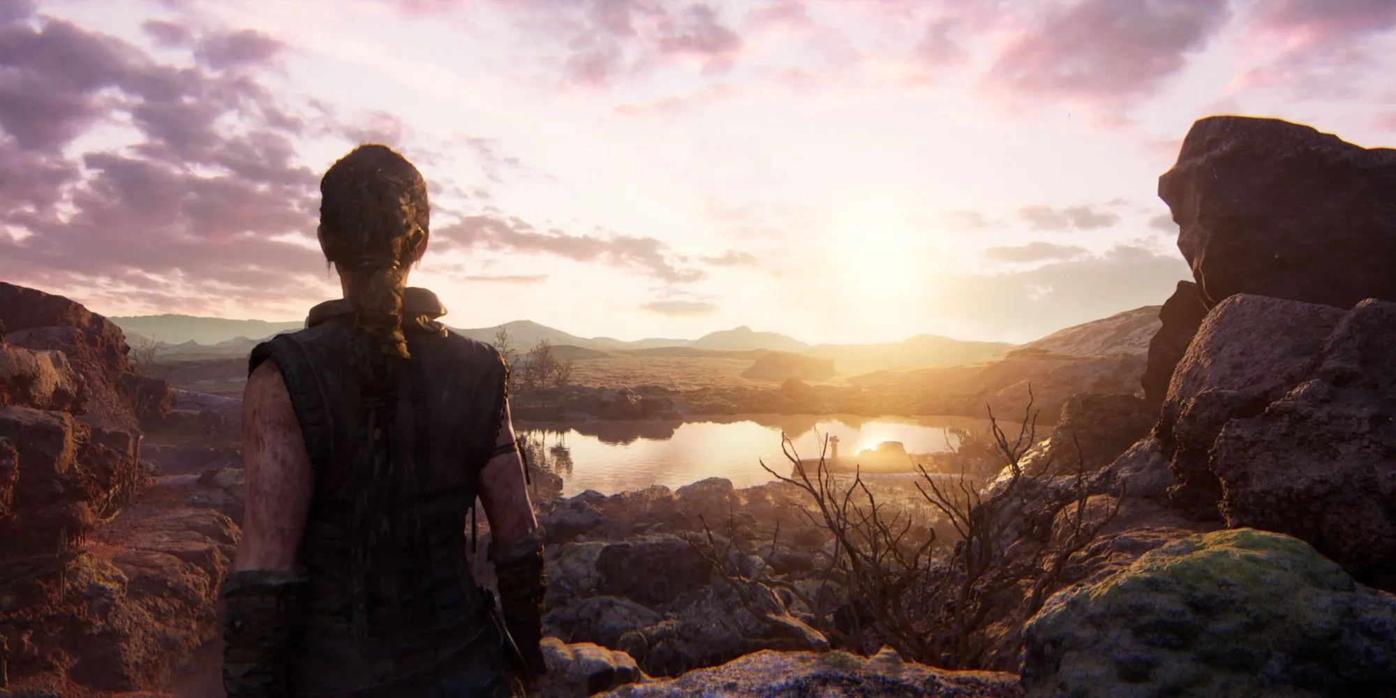 Cận cảnh Senua trong hang động với đồ họa Unreal Engine 5 chân thực, thể hiện vẻ đẹp choáng ngợp của Senua's Saga Hellblade 2 trên PlayStation 5.