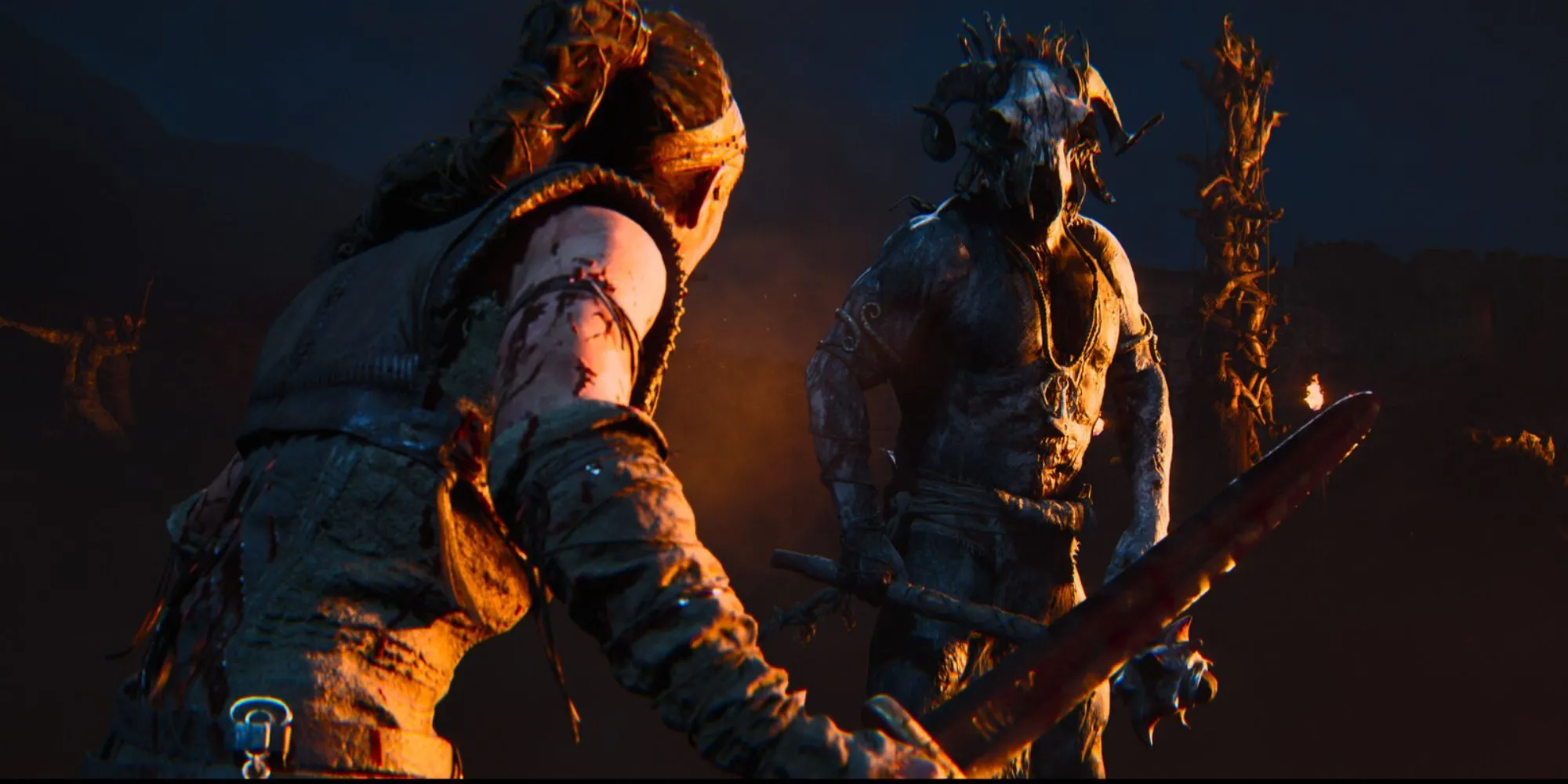 Senua đối đầu kẻ thù trong một phân cảnh chiến đấu kịch bản của Hellblade 2, làm nổi bật lối chơi tối giản của game.