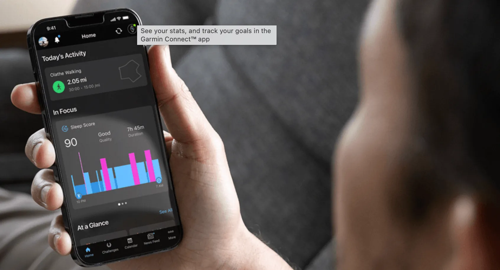 Ảnh chụp màn hình ứng dụng Garmin Connect trên điện thoại, minh họa đồng bộ dữ liệu với Vivomove Trend