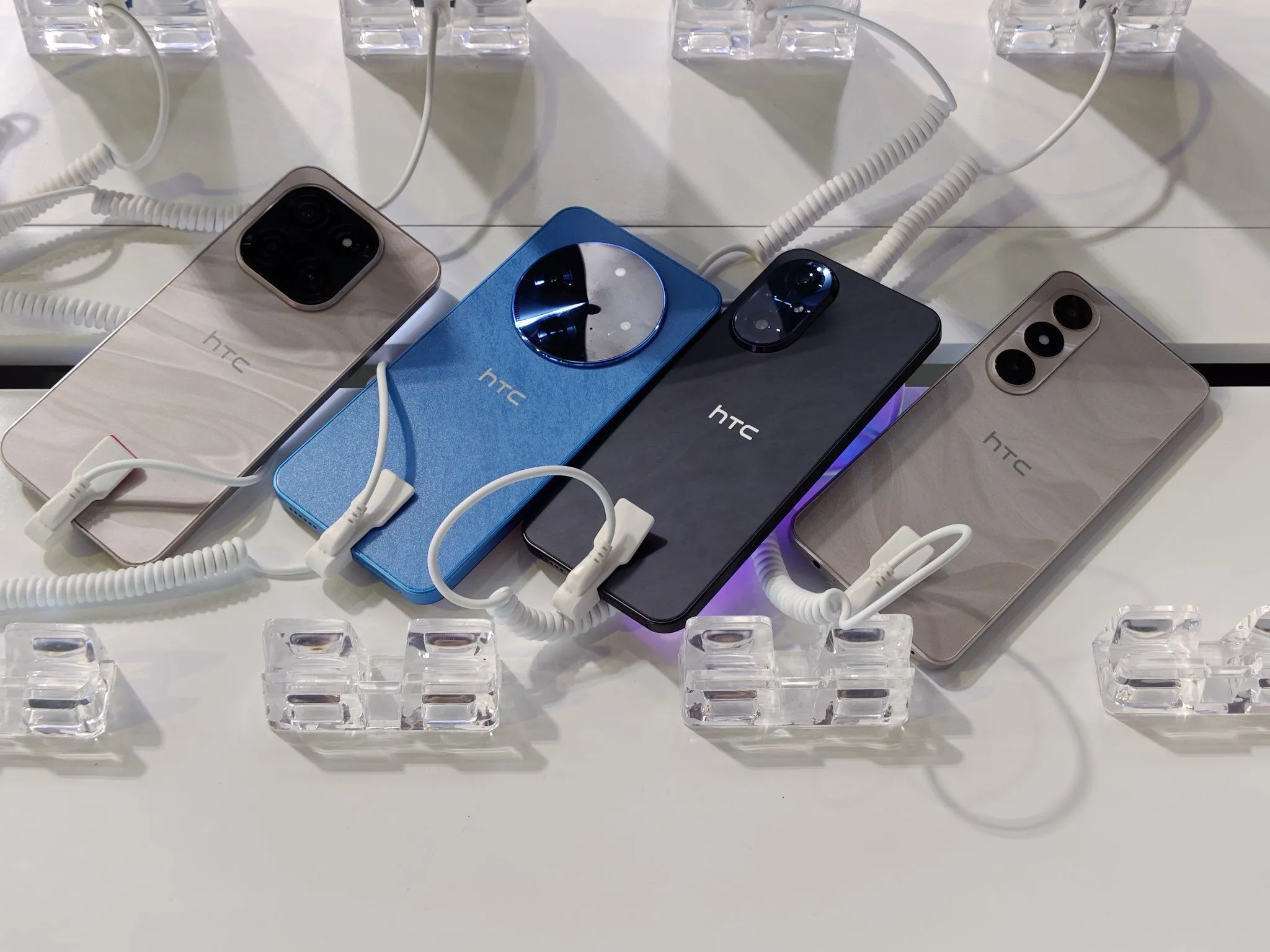 Ảnh mẫu HTC Wildfire mới: HTC tái xuất với loạt điện thoại mới phục vụ nhiều đối tượng người dùng