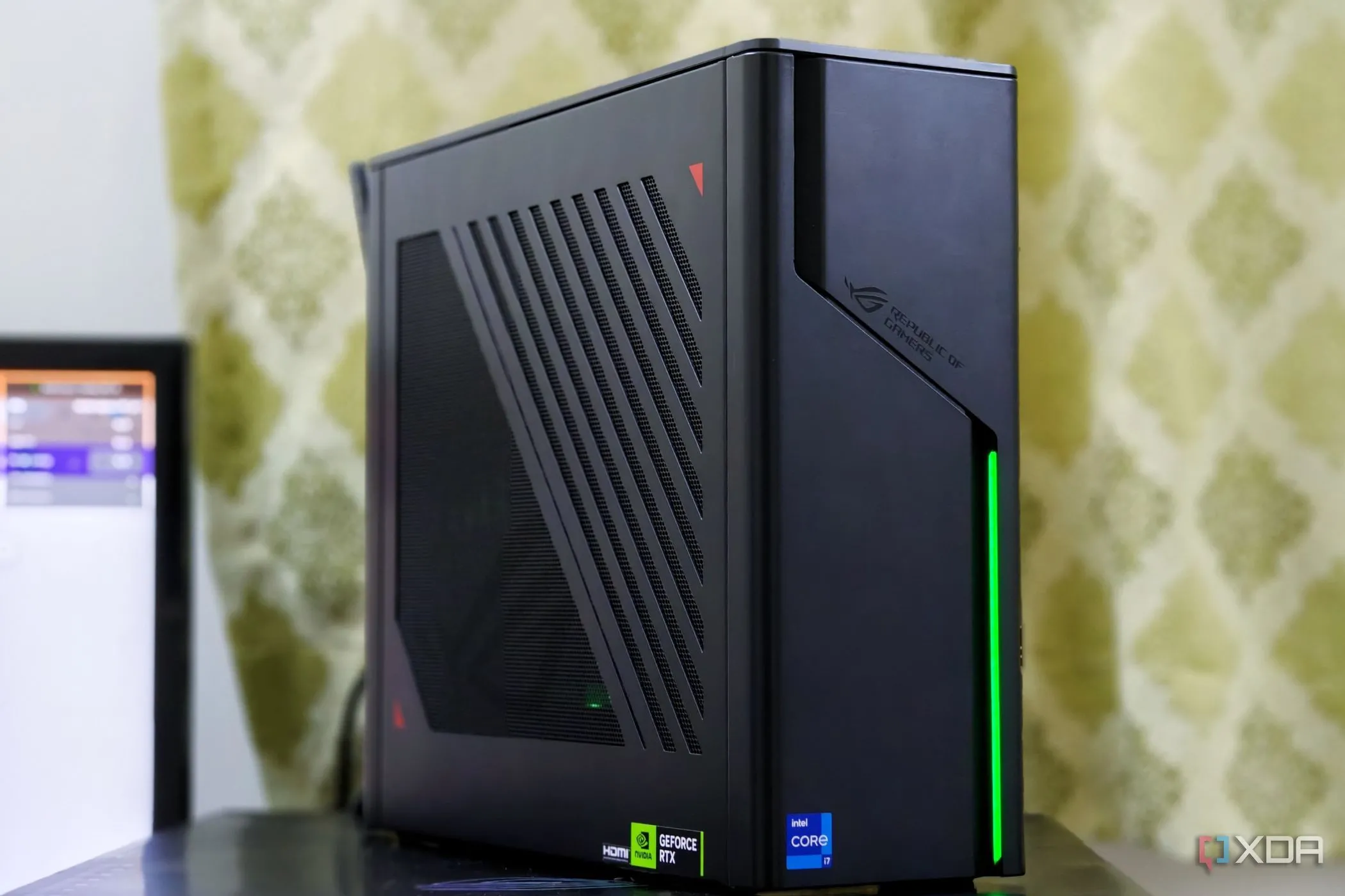 ASUS ROG G22CH PC SFF - ví dụ máy prebuilt cho game thủ