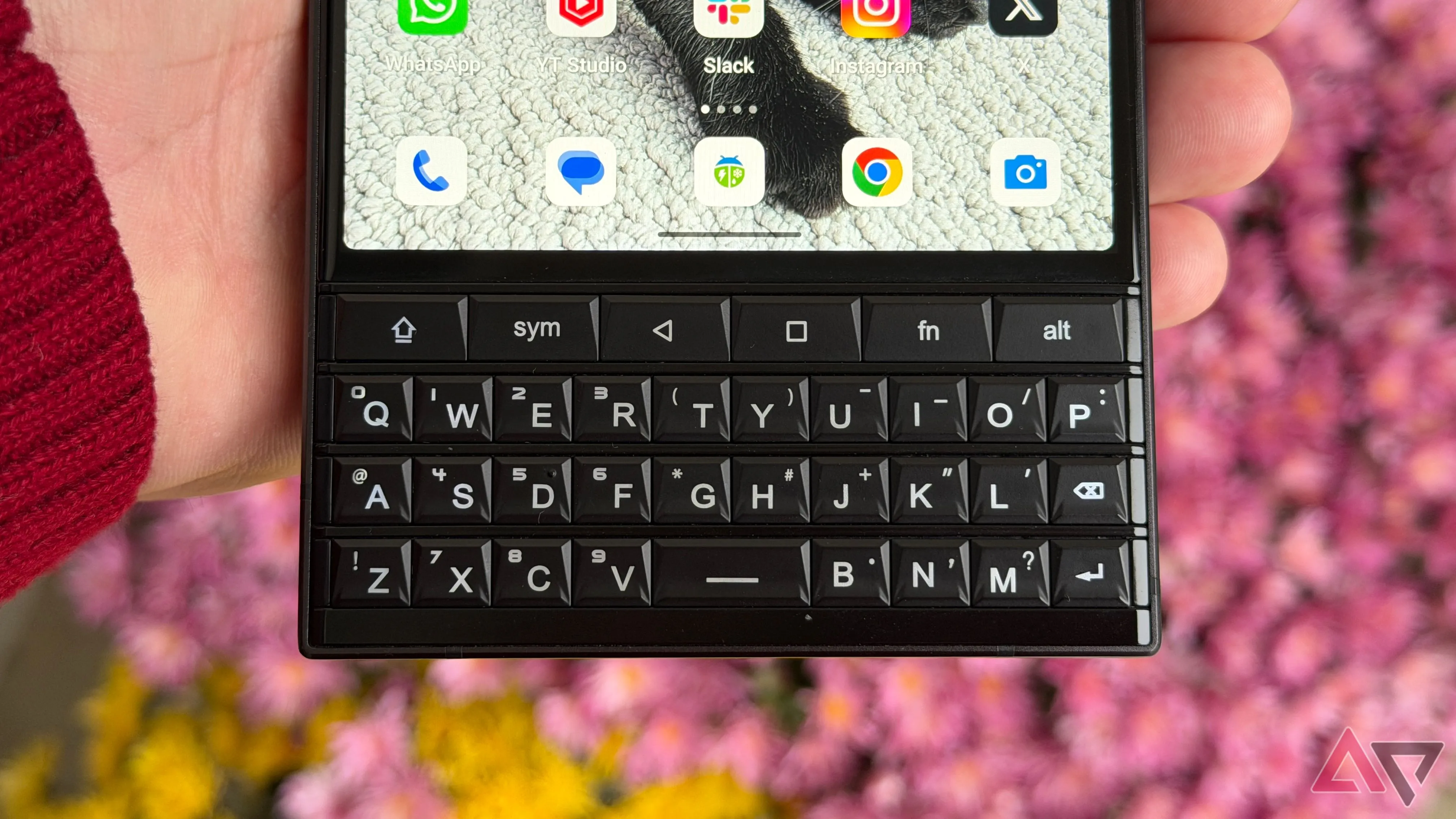 Bàn phím Unihertz Titan 2 với phím QWERTY vật lý chữ nổi rõ rệt