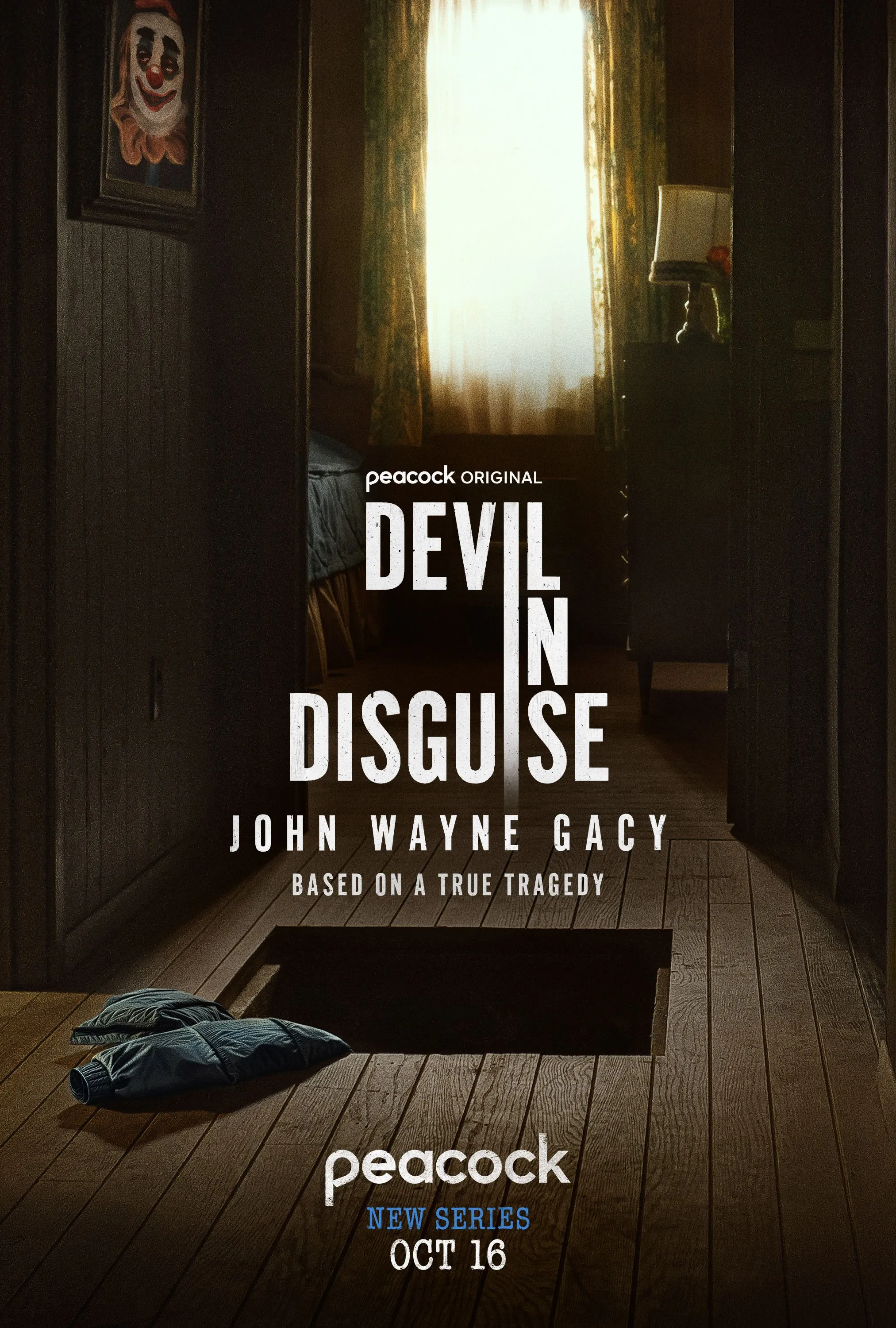 Cảnh phim Devil In Disguise: ánh sáng lạnh lùng và nhân vật John Wayne Gacy do Michael Chernus thủ vai