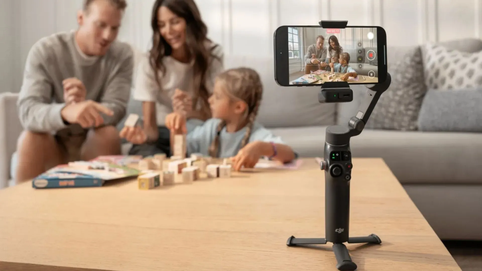 DJI Osmo Mobile 8 gimbal chính thức, hỗ trợ quay video di động và tính năng theo dõi thú cưng