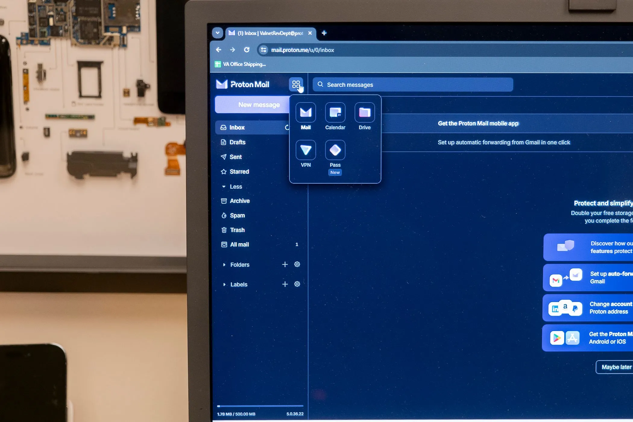 Giao diện Proton Mail/ProtonVPN, minh họa dịch vụ bảo mật và VPN cho Chromebook