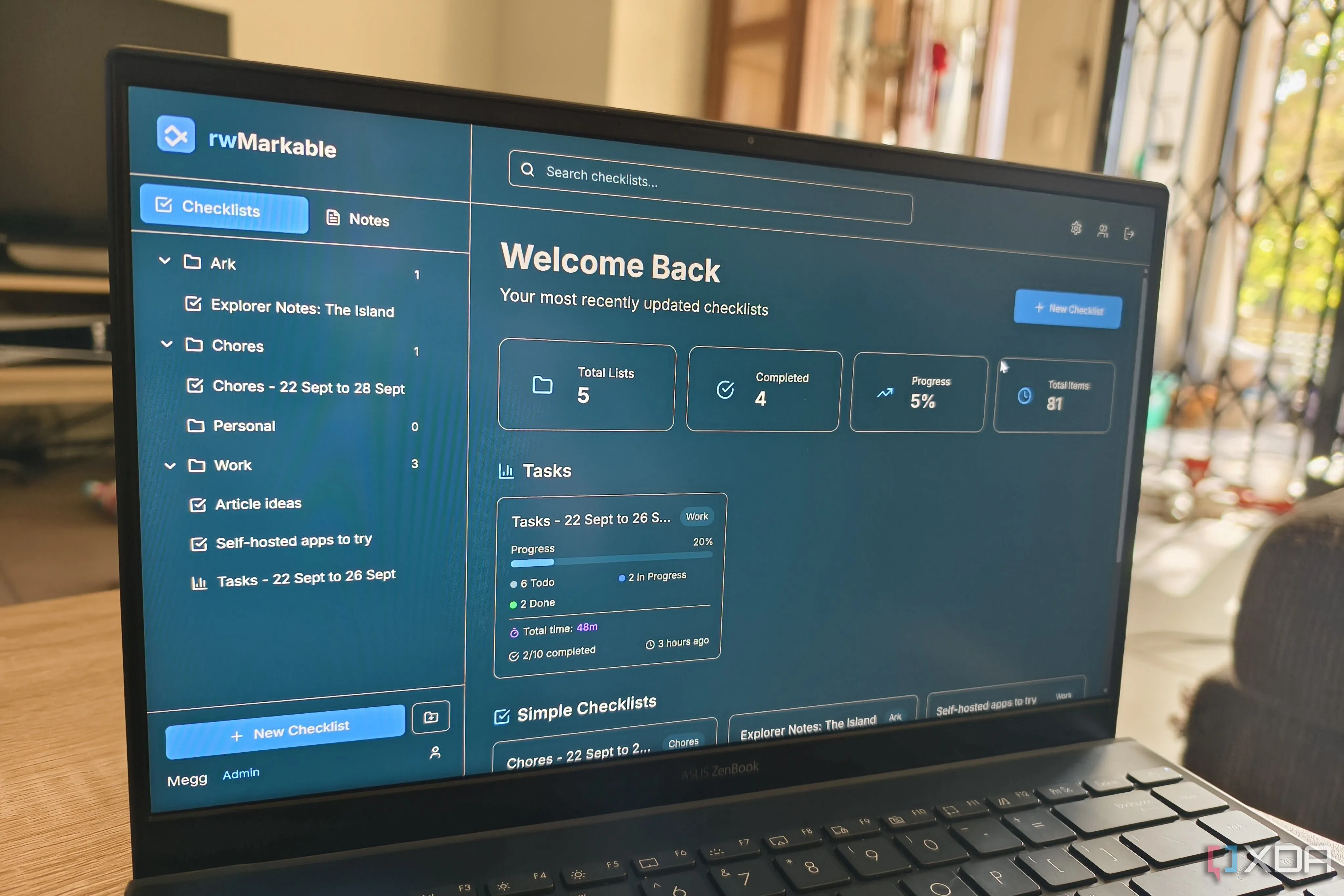 Giao diện RwMarkable (Jotty) trên màn hình laptop, ứng dụng ghi chú tập trung và khả năng tự lưu trữ
