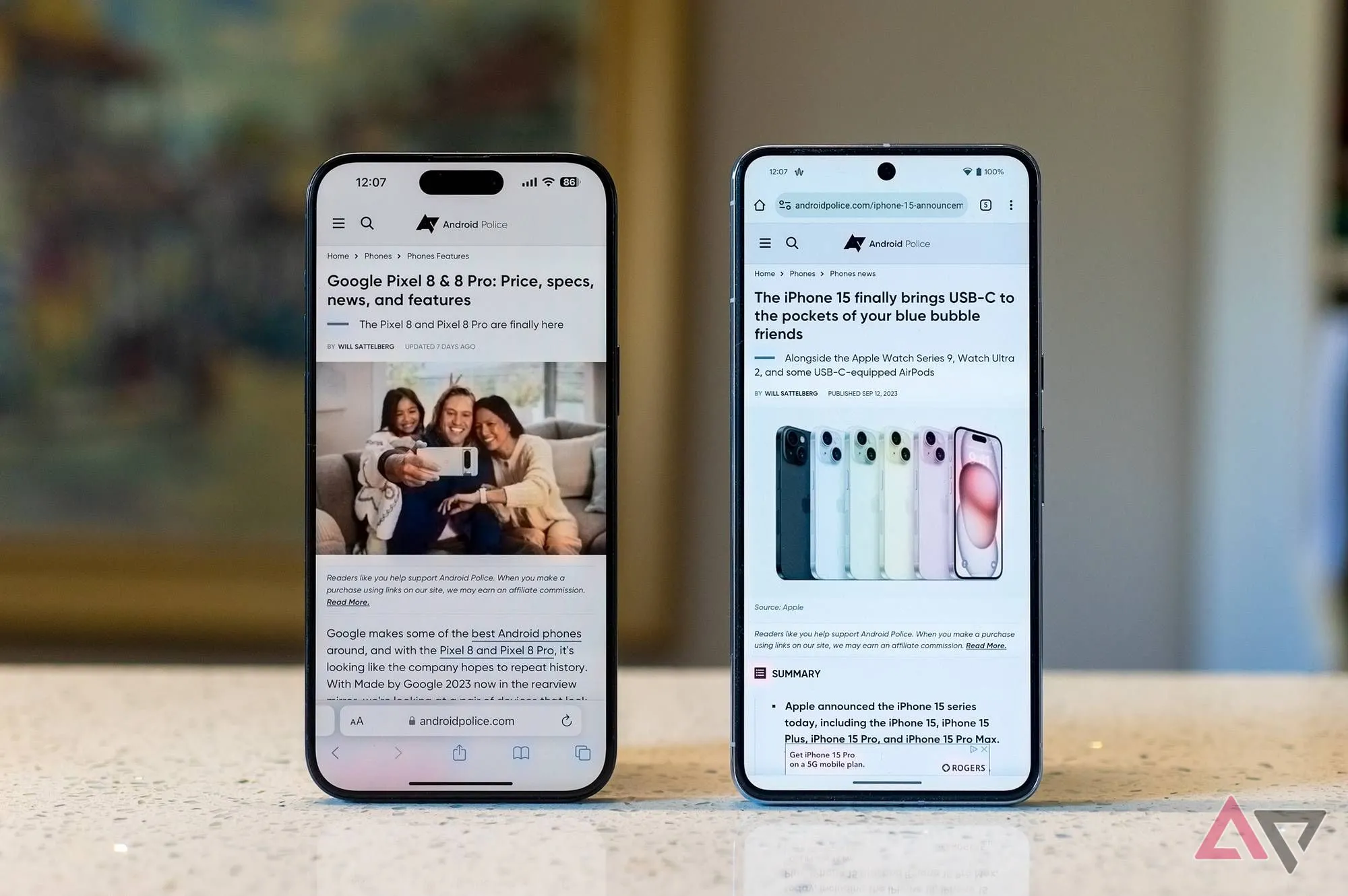 iPhone 15 Pro Max và Google Pixel 8 Pro đặt cạnh nhau minh họa ý tưởng chuyển dữ liệu giữa iOS và Android