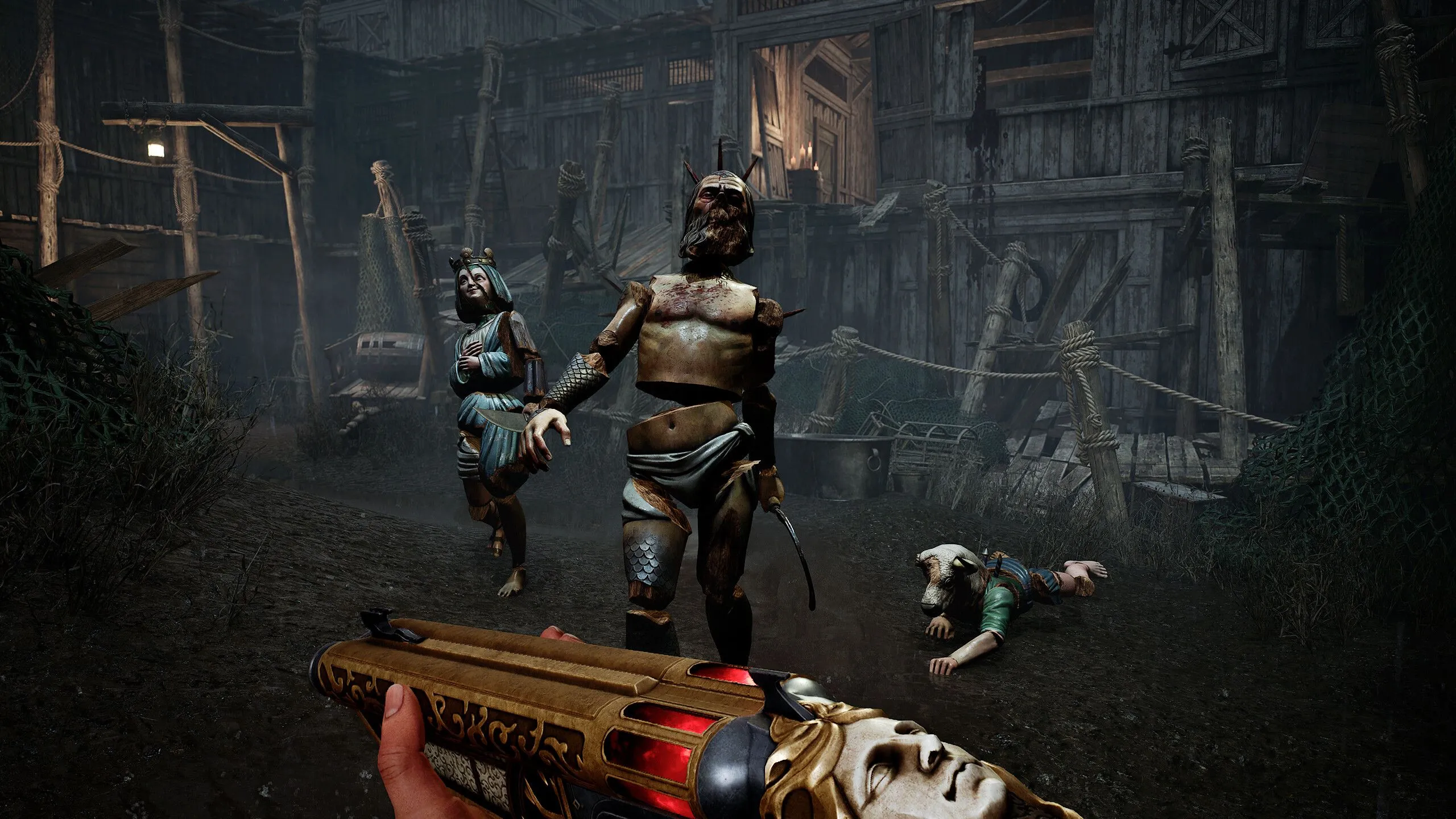 Kẻ thù bằng gỗ tiến về phía người chơi trong Crisol, bối cảnh ngõ hẹp và ánh sáng u ám