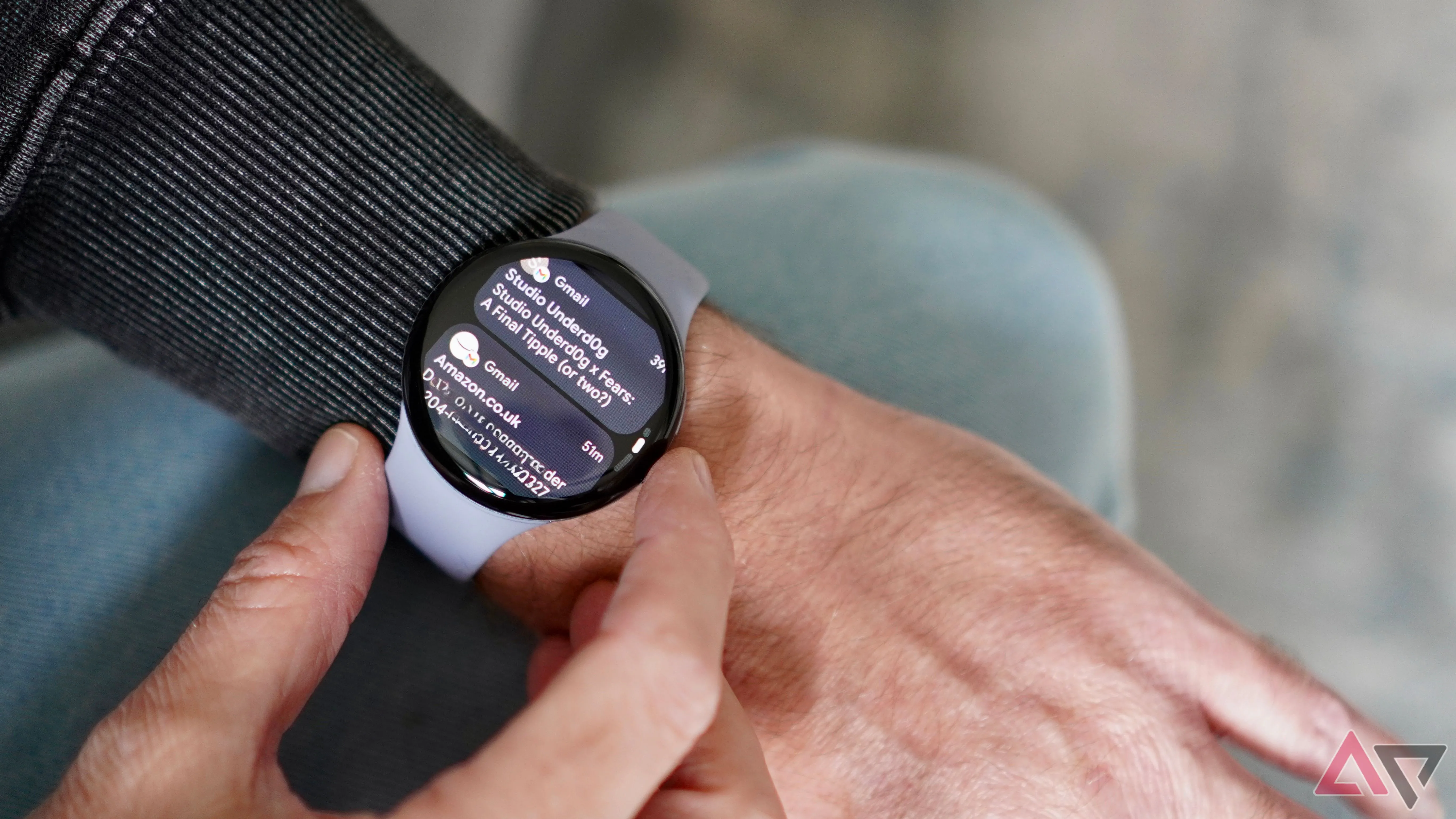 Màn hình thông báo trên Google Pixel Watch 4