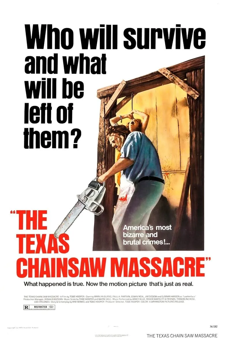Poster The Texas Chain Saw Massacre với hình tượng Leatherface và không gian nhà họ Sawyer ám ảnh