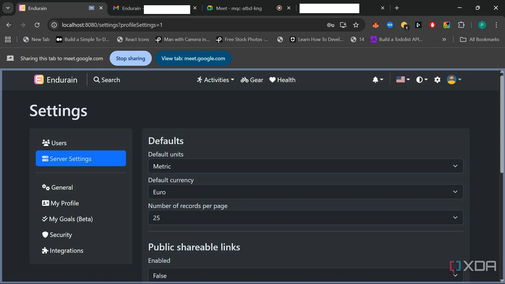 Thao tác cấu hình server Endurain trong trang cài đặt, cần chỉnh Docker và biến môi trường